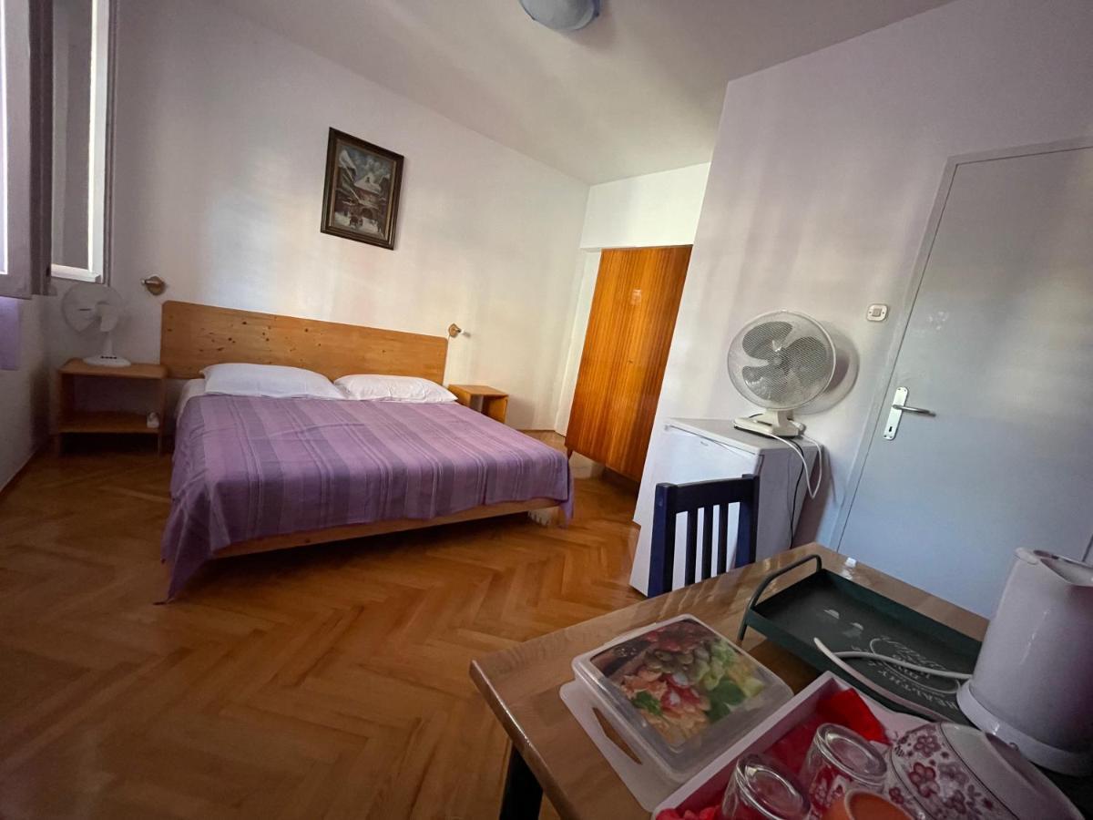 ילסה Hvar Guesthouse - Double Bedroom With Private Bathroom מראה חיצוני תמונה