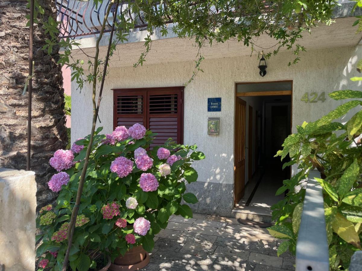 ילסה Hvar Guesthouse - Double Bedroom With Private Bathroom מראה חיצוני תמונה